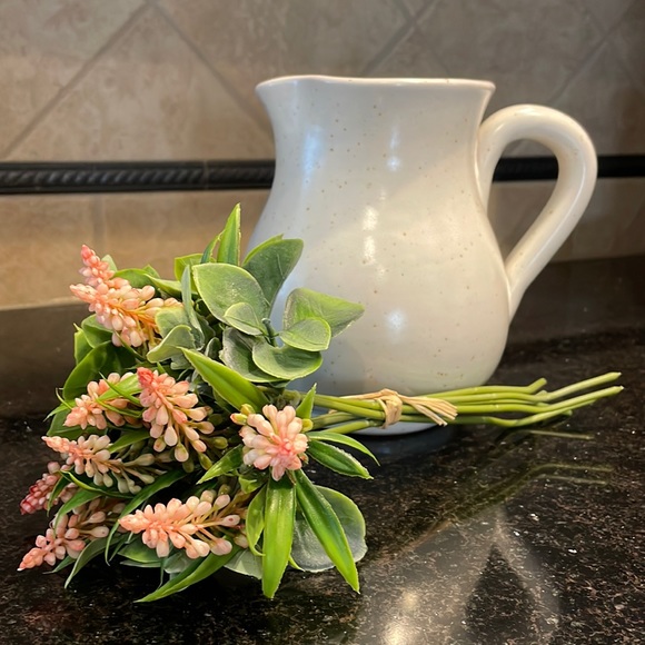 Italian pottery 6 1/2” creamy beige with brown speckled pitcher/vase with posies - Picture 1 of 10